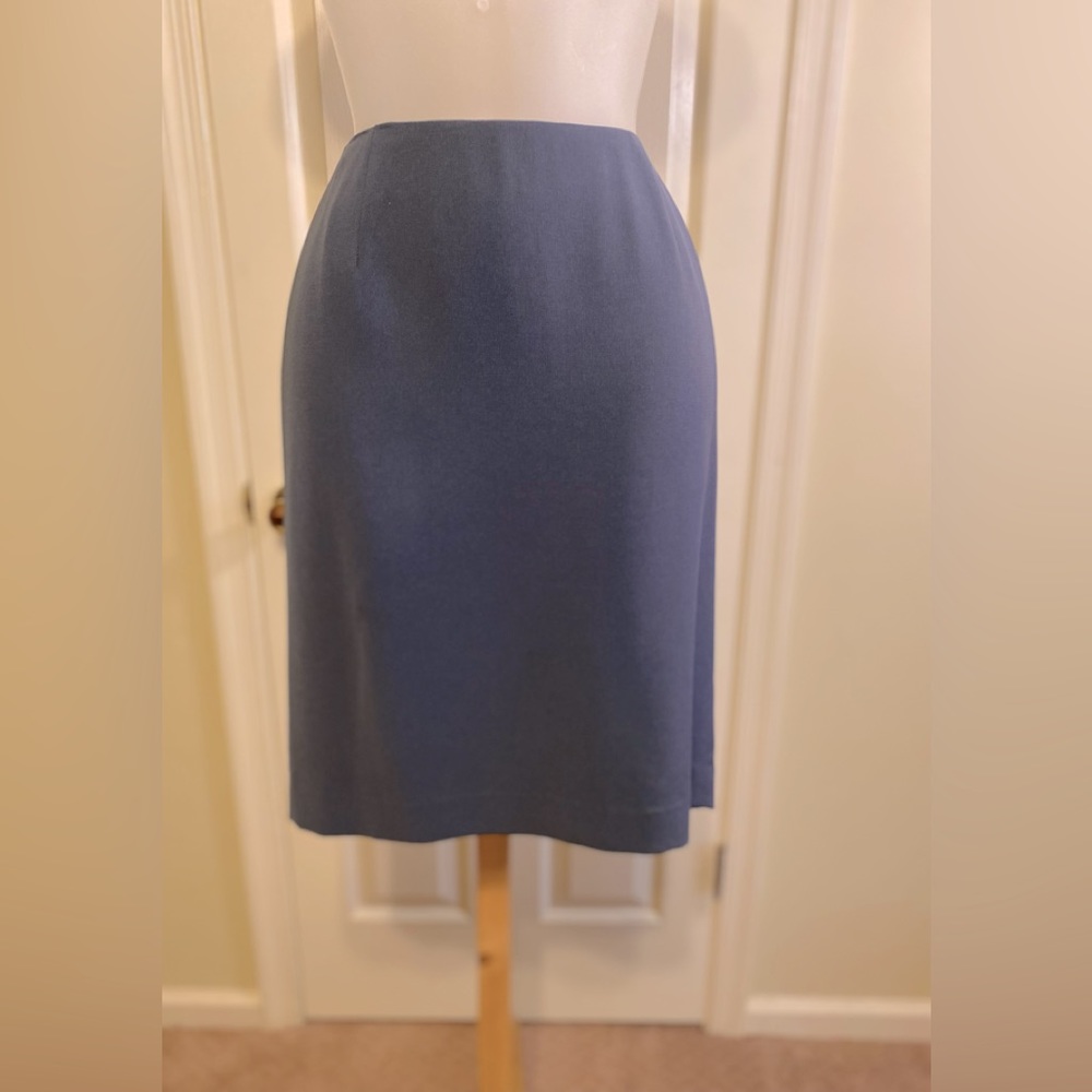 Tahari - Lovely slate blue color midi pencil skirt, Size: 8P